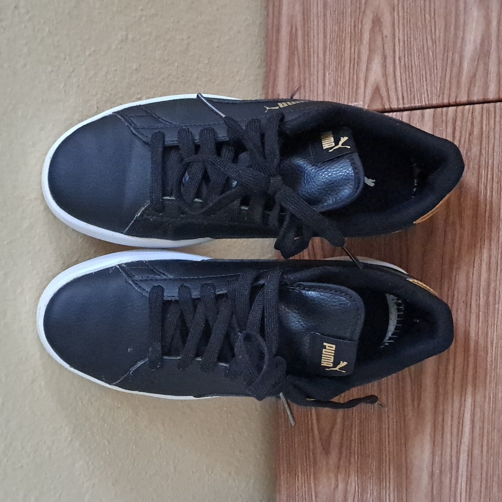 Boys Puma Shoe Size 4